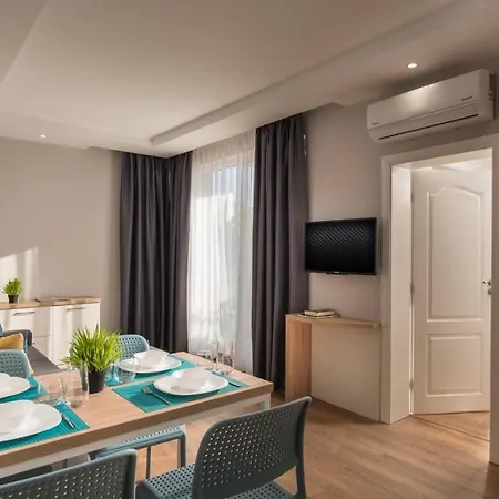 Casa Paradiso アパートホテル アフトポル