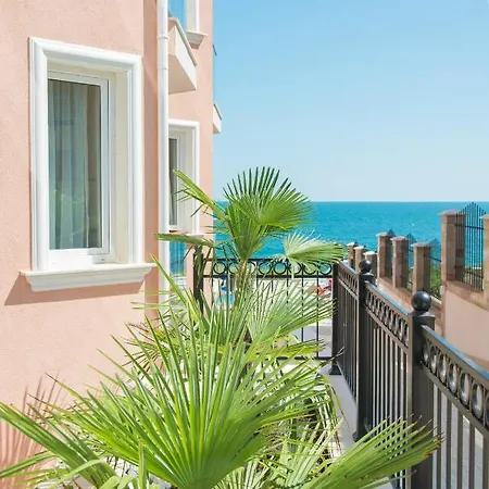 Casa Paradiso Apartmanhotel 4*